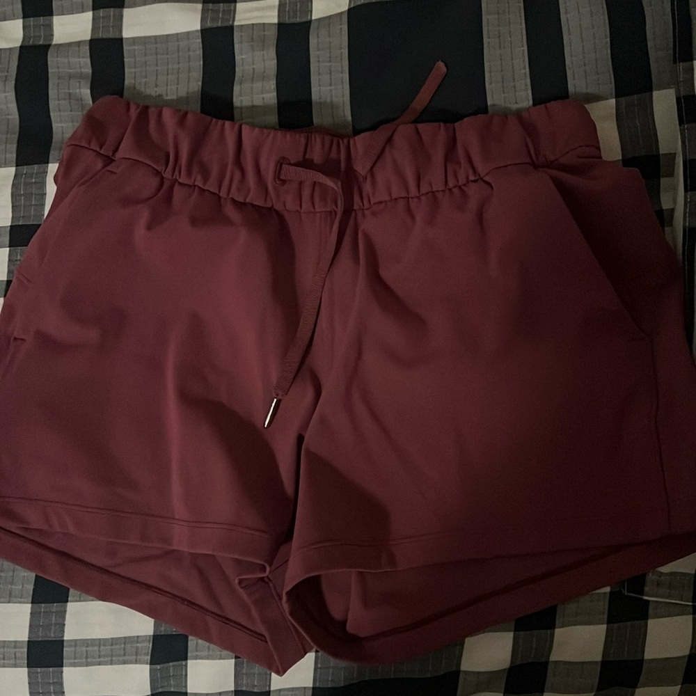 Lululemon On The Fly Short *2.5" Misty Merlot Sz 6